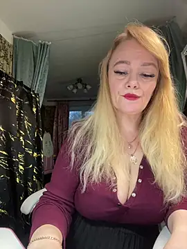 Snapshot of Sweet-blonde chatting on 05-11-26, 06:27 Sweet-blonde online show from 05-11-26, 06:27