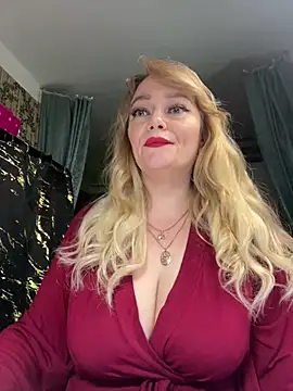 Snapshot of Sweet-blonde chatting on 05-29-26, 09:43 Sweet-blonde online show from 05-29-26, 09:43