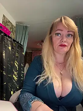 Snapshot of Sweet-blonde chatting on 06-15-26, 10:31 Sweet-blonde online show from 06-15-26, 10:31