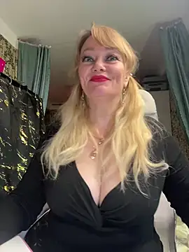 Snapshot of Sweet-blonde chatting on 06-25-26, 09:53 Sweet-blonde online show from 06-25-26, 09:53