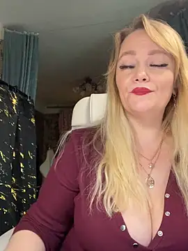 Snapshot of Sweet-blonde chatting on 04-30-26, 07:32 Sweet-blonde online show from 04-30-26, 07:32
