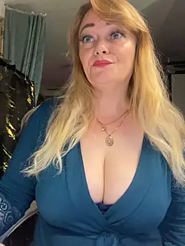 Snapshot of Sweet-blonde chatting on 07-11-26, 09:15 Sweet-blonde online show from 07-11-26, 09:15