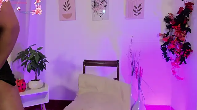 Lauraricci   online show from 10-21-25, 11:20