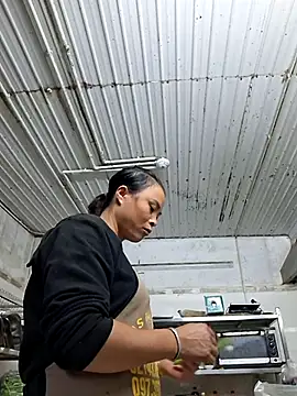 xuxulovezz online show from 10-21-25, 02:11