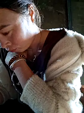 xuxulovezz online show from 03-18-26, 01:53