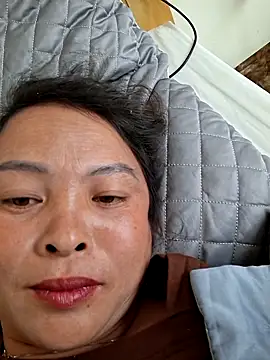 xuxulovezz online show from 11-18-25, 01:54