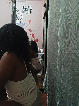 Snapshot of Susy16 chatting on 10-27-25, 02:56 Susy16 online show from 10-27-25, 02:56