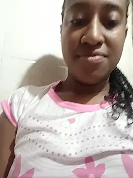 Snapshot of Susy16 chatting on 11-17-25, 12:31 Susy16 online show from 11-17-25, 12:31