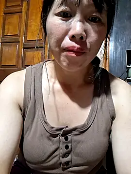 Snapshot of helenzz chatting on 10-18-25, 12:29 helenzz online show from 10-18-25, 12:29