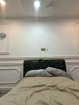 Zola Nooryi online show from 10-09-25, 01:28