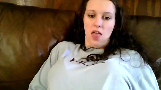 Snapshot of brunettebabexo3 chatting on 02-28-26, 05:56 brunettebabexo3 online show from 02-28-26, 05:56