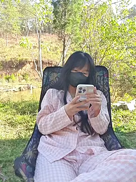 Snapshot of Helen-Tran chatting on 02-05-26, 01:23 Helen-Tran online show from 02-05-26, 01:23