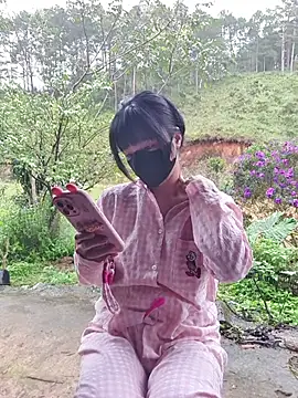 Snapshot of Helen-Tran chatting on 11-19-25, 02:22 Helen-Tran online show from 11-19-25, 02:22