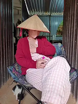 Snapshot of Helen-Tran chatting on 11-27-25, 02:23 Helen-Tran online show from 11-27-25, 02:23