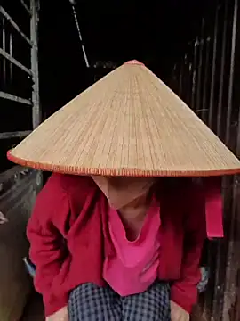 Snapshot of Helen-Tran chatting on 11-23-25, 01:26 Helen-Tran online show from 11-23-25, 01:26