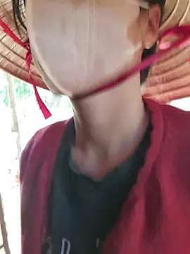 Snapshot of Helen-Tran chatting on 12-17-25, 01:43 Helen-Tran online show from 12-17-25, 01:43