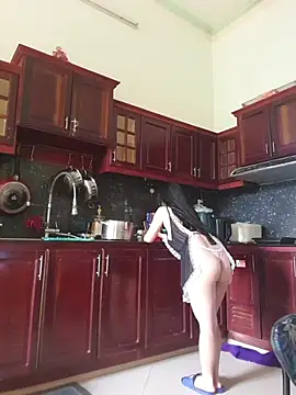 Snapshot of Helen-Tran chatting on 10-16-25, 01:25 Helen-Tran online show from 10-16-25, 01:25