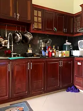 Snapshot of Helen-Tran chatting on 10-09-25, 05:52 Helen-Tran online show from 10-09-25, 05:52