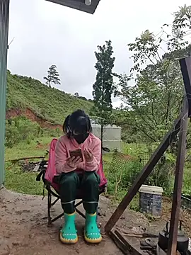 Snapshot of Helen-Tran chatting on 10-27-25, 01:39 Helen-Tran online show from 10-27-25, 01:39