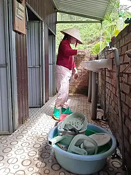 Snapshot of Helen-Tran chatting on 11-21-25, 03:27 Helen-Tran online show from 11-21-25, 03:27