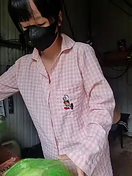 Snapshot of Helen-Tran chatting on 11-20-25, 02:34 Helen-Tran online show from 11-20-25, 02:34