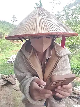 Snapshot of Helen-Tran chatting on 11-12-25, 02:48 Helen-Tran online show from 11-12-25, 02:48