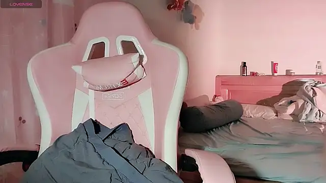 Snapshot of Helen-Tran chatting on 09-23-25, 12:39 Helen-Tran online show from 09-23-25, 12:39