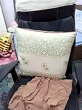 Snapshot of -Halley- chatting on 11-14-25, 07:12 -Halley- online show from 11-14-25, 07:12