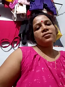 Snapshot of reya743 chatting on 10-17-25, 02:04 reya743 online show from 10-17-25, 02:04