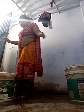 Snapshot of reya743 chatting on 10-15-25, 02:14 reya743 online show from 10-15-25, 02:14