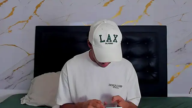 Snapshot of aroncooper1 chatting on 10-08-25, 12:39 aroncooper1 online show from 10-08-25, 12:39