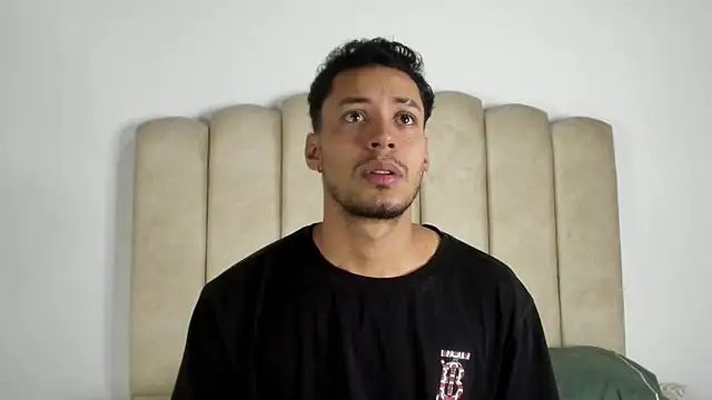 Snapshot of aroncooper1 chatting on 10-06-25, 09:54 aroncooper1 online show from 10-06-25, 09:54