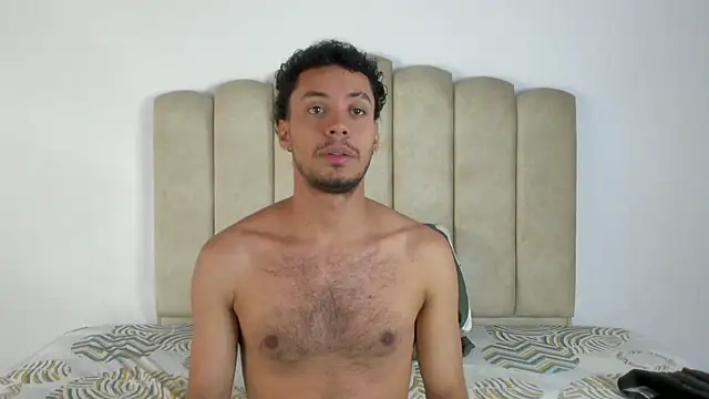 Snapshot of aroncooper1 chatting on 10-09-25, 01:33 aroncooper1 online show from 10-09-25, 01:33