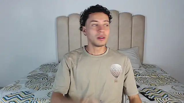 aroncooper1 online show from 11-08-25, 04:05