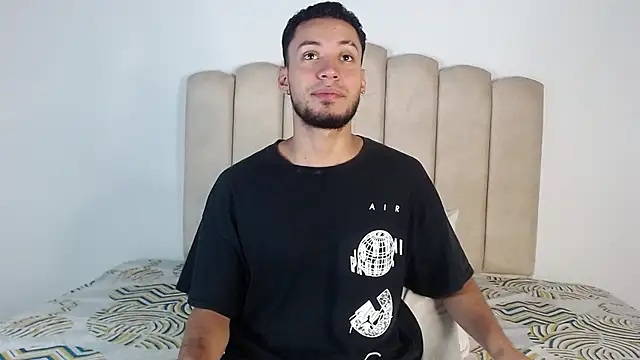 aroncooper1 online show from 01-08-26, 01:33