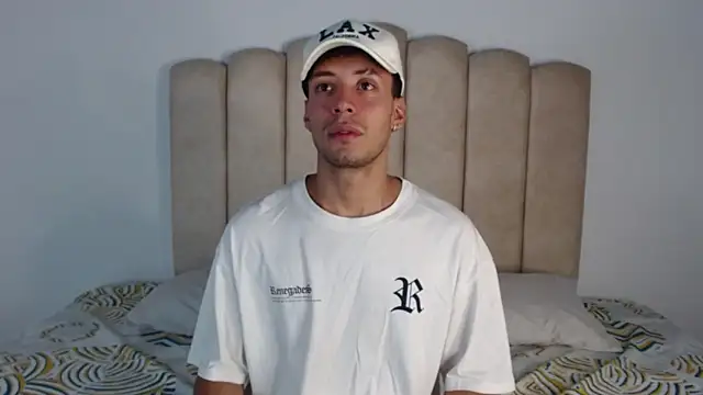 aroncooper1 online show from 11-01-25, 11:09