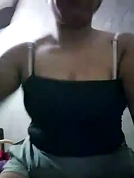 Snapshot of LylyCii96 chatting on 10-15-25, 07:38 LylyCii96 online show from 10-15-25, 07:38