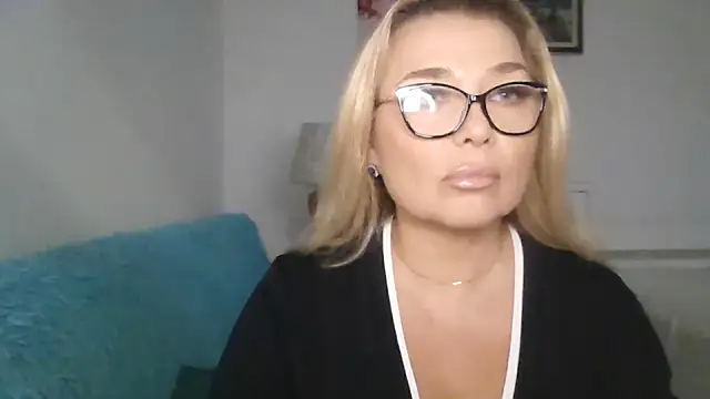 Myrienna online show from 09-30-25, 07:42