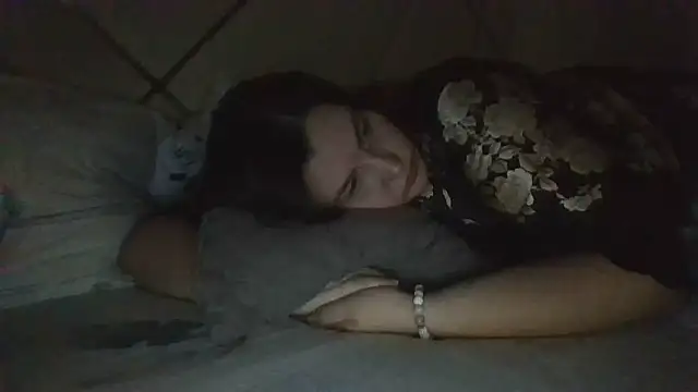 Snapshot of Feymaria chatting on 11-12-25, 09:07 Feymaria online show from 11-12-25, 09:07