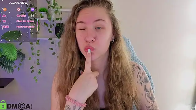 Elsie Cutties online show from 12-22-25, 01:06