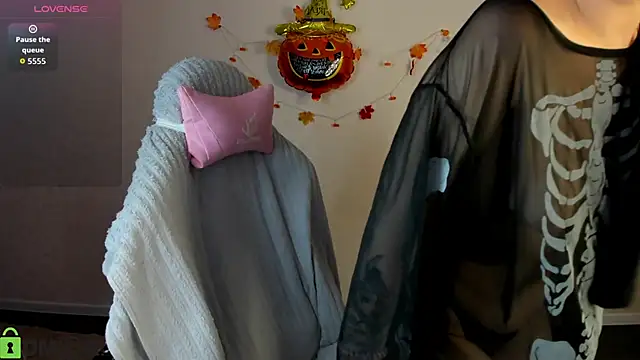 Elsie Cutties online show from 10-30-25, 01:04