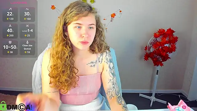 Elsie Cutties online show from 10-31-25, 01:02