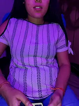 Snapshot of -Anushka01 chatting on 10-24-25, 12:48 -Anushka01 online show from 10-24-25, 12:48