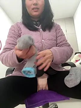 Snapshot of aoyo66 chatting on 03-08-26, 02:04 aoyo66 online show from 03-08-26, 02:04