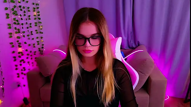 KellyHayden online show from 12-05-25, 05:33