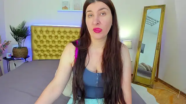 TrishaDarks online show from 05-25-26, 05:07