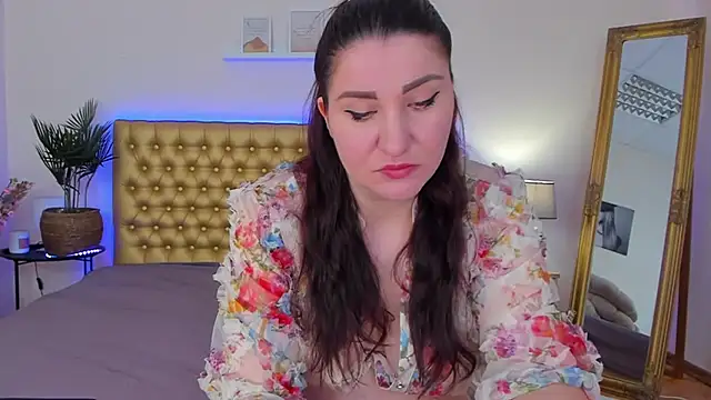 TrishaDarks online show from 05-04-26, 05:22