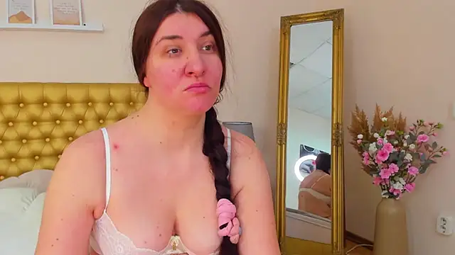 TrishaDarks online show from 04-02-26, 05:03