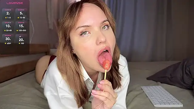 Snapshot of catherine__meow chatting on 09-24-25, 08:32 catherine meow online show from 09-24-25, 08:32