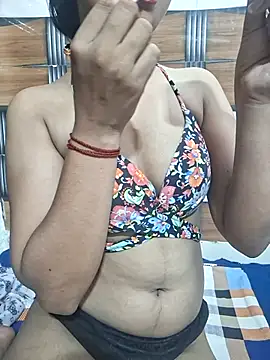 Snapshot of Soni_cute86526 chatting on 07-05-26, 04:06 Soni cute86526 online show from 07-05-26, 04:06
